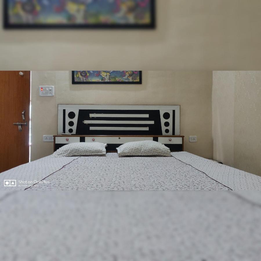 Couple Friendly Hotel - Sunset Orchha Buitenkant foto