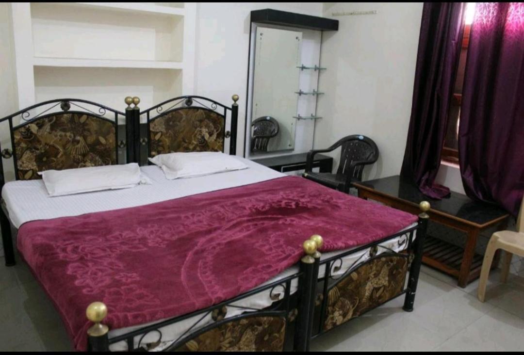 Couple Friendly Hotel - Sunset Orchha Buitenkant foto