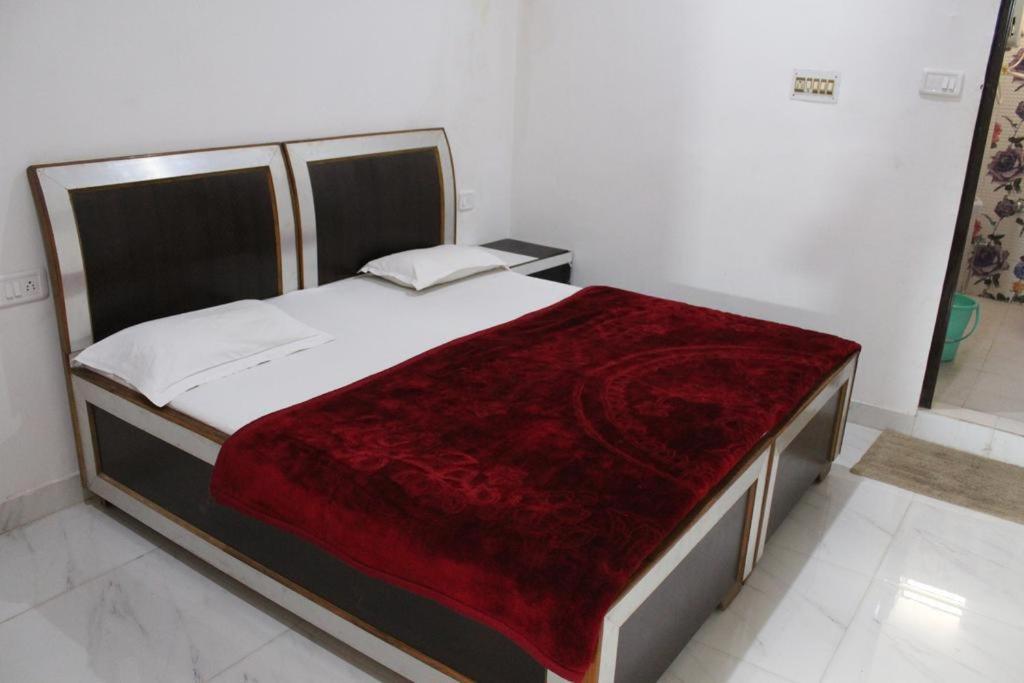 Couple Friendly Hotel - Sunset Orchha Buitenkant foto