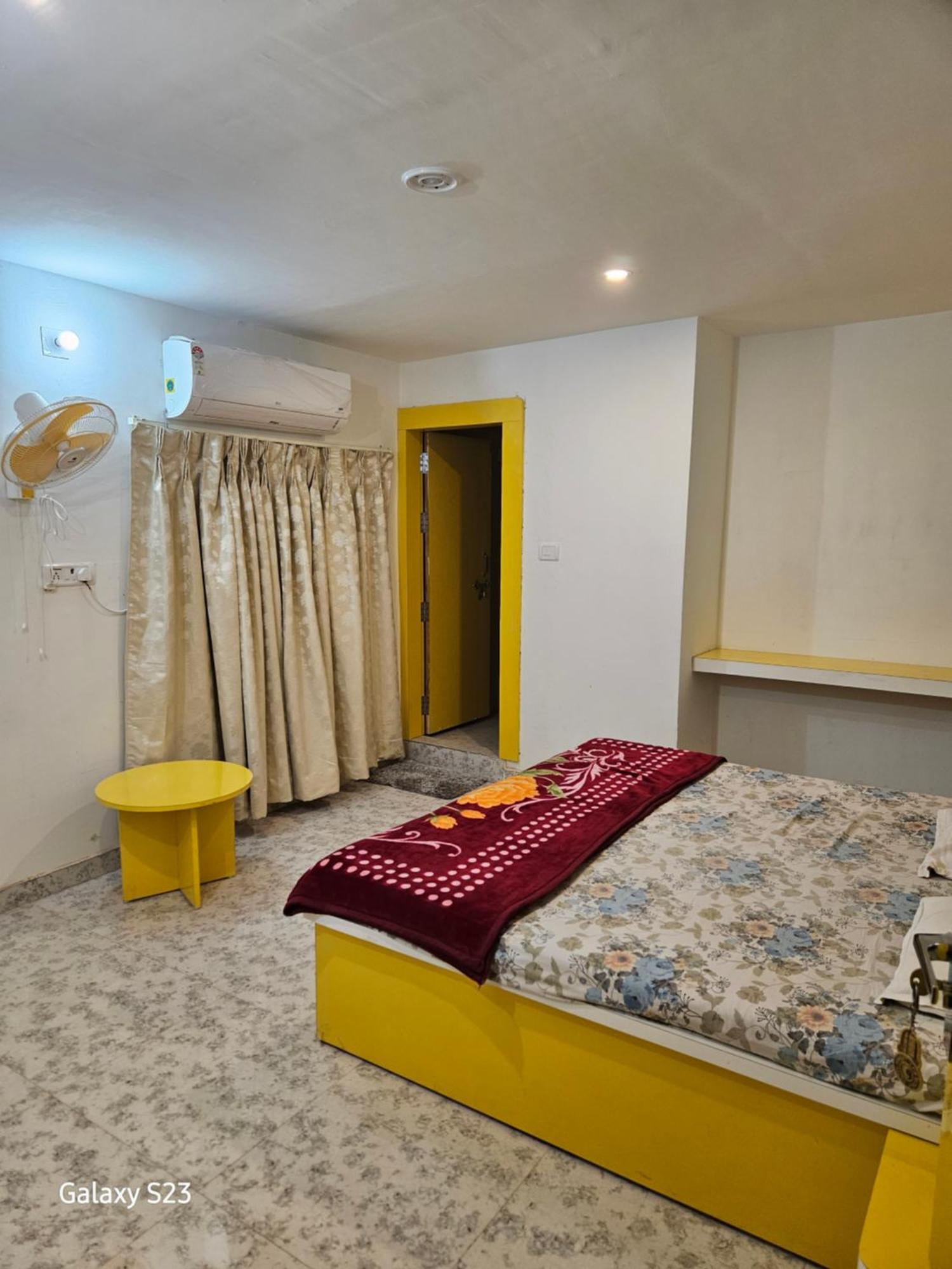 Couple Friendly Hotel - Sunset Orchha Buitenkant foto